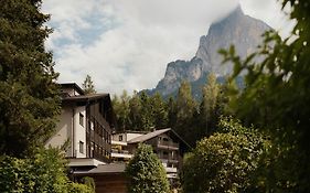 Waldrast - Forestside Living